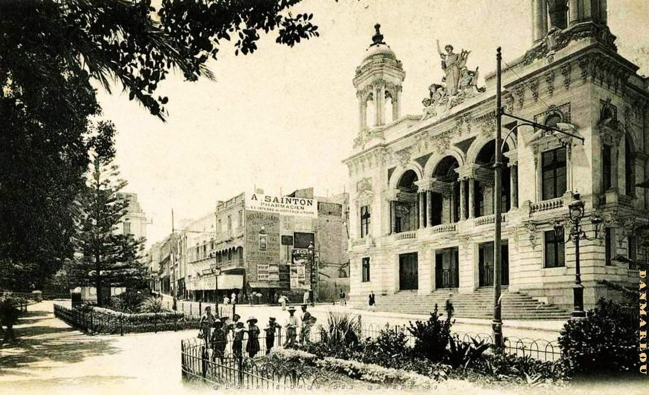 PA i- 31- Place d'armes animee.jpg
